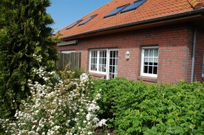 Blick auf den Terrassenausgang Südwest-Seite