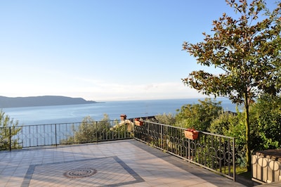   Lake Garda, well maintained, gr. Garden + terrace + balcony, dogs willkommenl