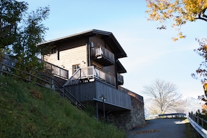 Garage unterhalb des Hauses