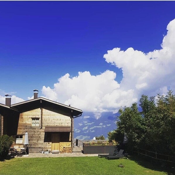 Chalet mit großem Garten und gigantischem Ausblick