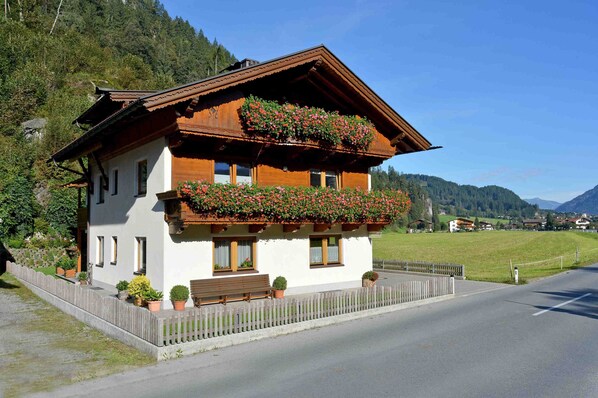 Haus Schiestl im Sommer