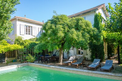 Ferienhaus mit 5 geschmackvollen Zimmern und grossem, romantischen Garten. 