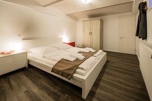 Schlafzimmer (UG)