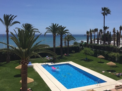 Apartamento en Torresol, justo en la playa de Torrecilla con vista al mar. 