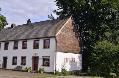 Großes Ferienhaus für 12 p. in ländlicher Lage in der Eifel