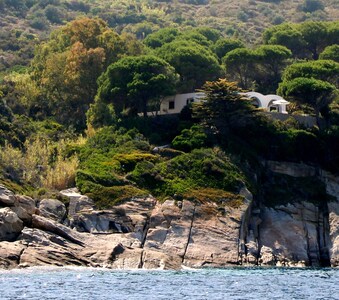 Ferienhaus direkt am Meer in unberührter Natur, privater Zugang zum Wasser