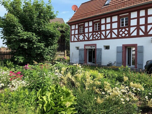 Haus mit Bauerngarten