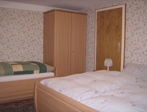 The sleeping room has a double and a single bed