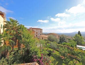 Panoramablick von der oberen Terrasse