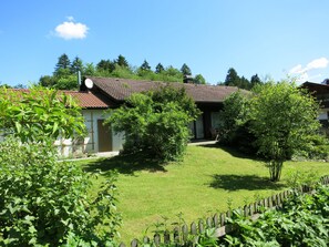 Terrasse und Süd-Garten