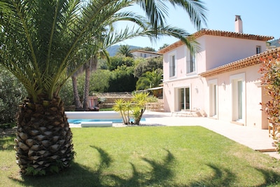Well-kept and family-friendly villa with private pool near the beach