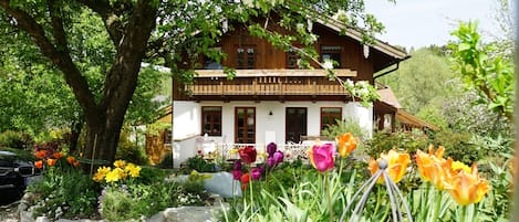 Haus und Garten im Mai