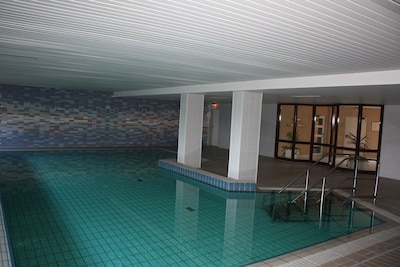3* Fewo in ruhiger Lage von Travemünde, Schwimmbad + Sauna im Haus, WLAN, Balkon