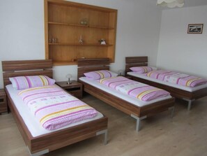 Schlafzimmer 3 Betten