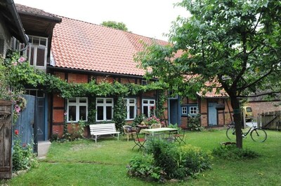 Conjunto de edificios enumerados en el Rundlingsdorf en Wendland