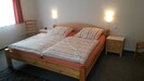 Doppelbett im Wohn-/ Schlafraum 