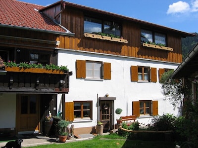 geräumige Wohnung, separate Küche, ruhige Lage, Bergblick, Balkon