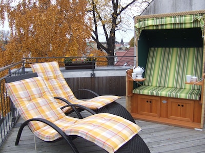 comfortable 4-star roof terrace apartment, quiet and central