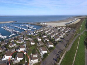 Haus, Roompotstrand und Hafen