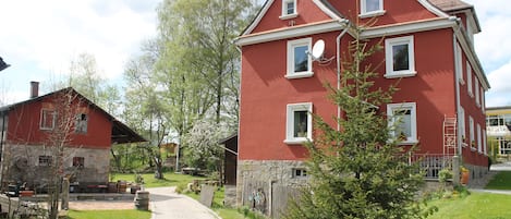 Casa Cara Gästehaus, Weinbar und Garten