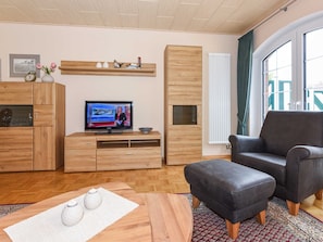 Wohnzimmer mit integriertem Küchenbereich