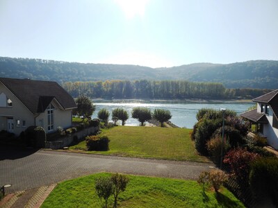 Family friendly holiday home with view of the Rhine for 6 guests