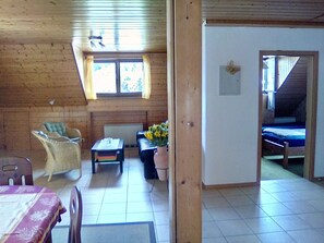 Rechts das 2. Schlafzimmer