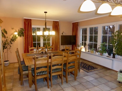 Luxurious 4 * -FH in the forest, sauna, WiFi, Smart TV 55 ", 2500 sqm garden area