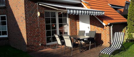 Terrasse mit neuer Markise