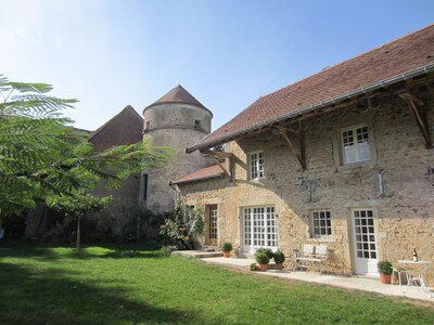 Romántica casa de lujo con un gran jardín.