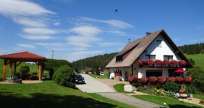 Haus mit Pavillon