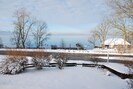 Winterblick aus dem Wohnzimmer-Panoramafenster (Ausschnitt).