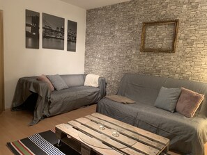 Wohnzimmer / Living room