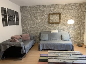 Wohnzimmer / Living room