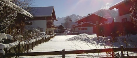 Blick nach Süden von der Terrasse auf Söllereck und Fellhorn