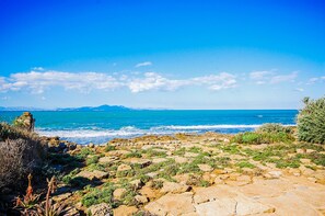 Wunderschöne Aussicht und 240 m vom Strand 