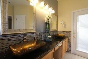 Masterbathroom