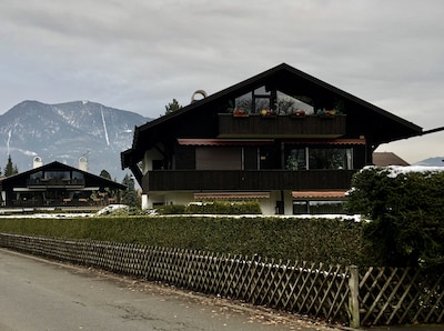 modern eingerichtete Ferienwohnung in Garmisch - ruhig gelegen - Erdgeschoss 