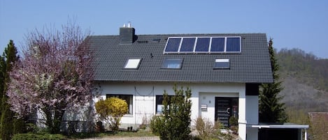 Haus im Frühling