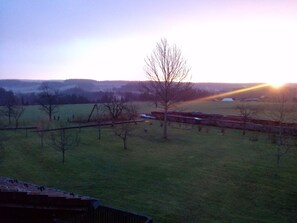 Sonnenaufgang auf dem großen Balkon