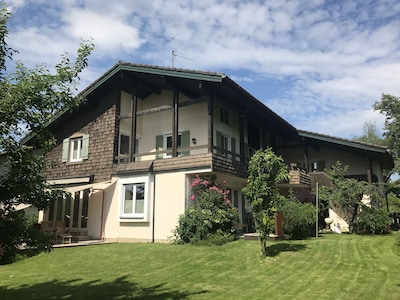 Moderna villa privada en el centro entre Chiemsee y Alpen, certificado por DTV de 5 estrellas