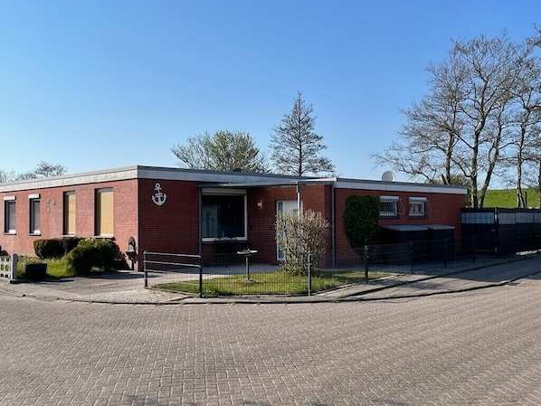 Direkt am Deich & Parkplatz