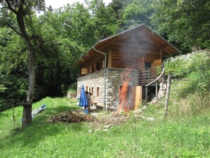 Außenansicht des Maso im Sommer