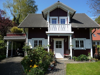 "Ponyhaus" - casa de vacaciones de madera en estilo sueco directamente en el mar