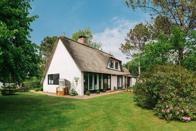 Luxus in Ording -  Einzelhaus unter Reet mit großem Garten - 15 Geh-Min.z Strand