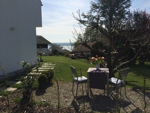 gemütlicher Freisitz mit Blick auf den See