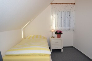 Schlafzimmer 2