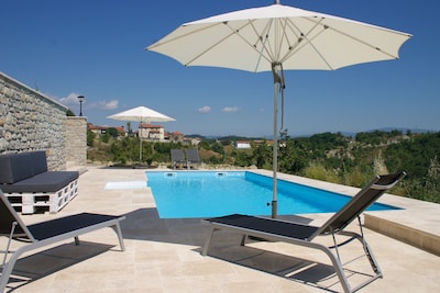 Relaxation away from the hustle and bustle, in beautiful scenery and by the fantastic pool