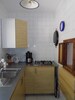 Küche mit Durchreiche zum Wohnzimmer