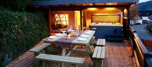 Outdoor dining